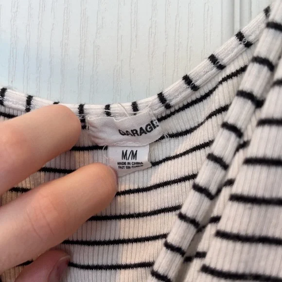 Cropped Tank Top - Picture 2 of 4